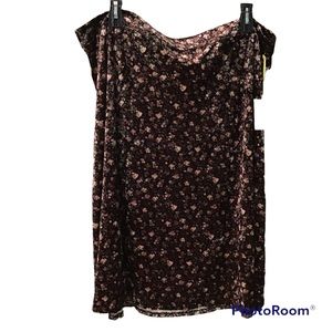 Skirt 3X Black with Ivory Tan Floral shimmer design. NWT CeCe